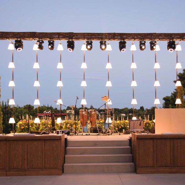 Μεταλλική Βέργα Φωτιστικό Με 5 Λάμπες Και Μπεζ Καπέλα Φωτιστικά