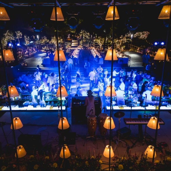 Μεταλλική Βέργα Φωτιστικό Με 5 Λάμπες Και Μπεζ Καπέλα Φωτιστικά