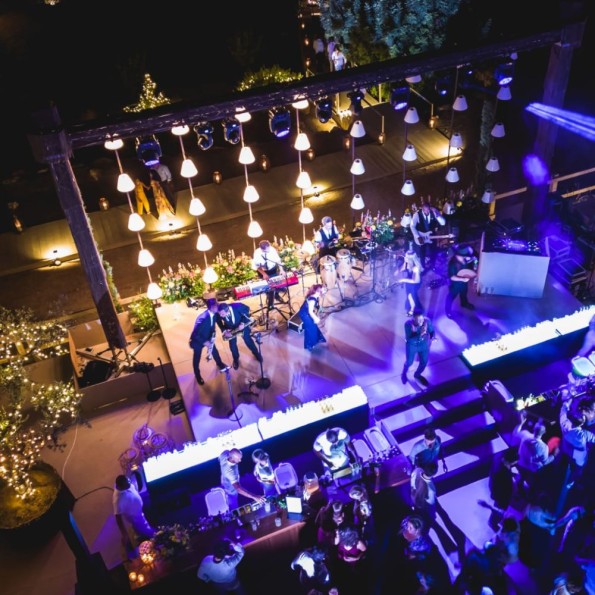 Μεταλλική Βέργα Φωτιστικό Με 5 Λάμπες Και Μπεζ Καπέλα Φωτιστικά